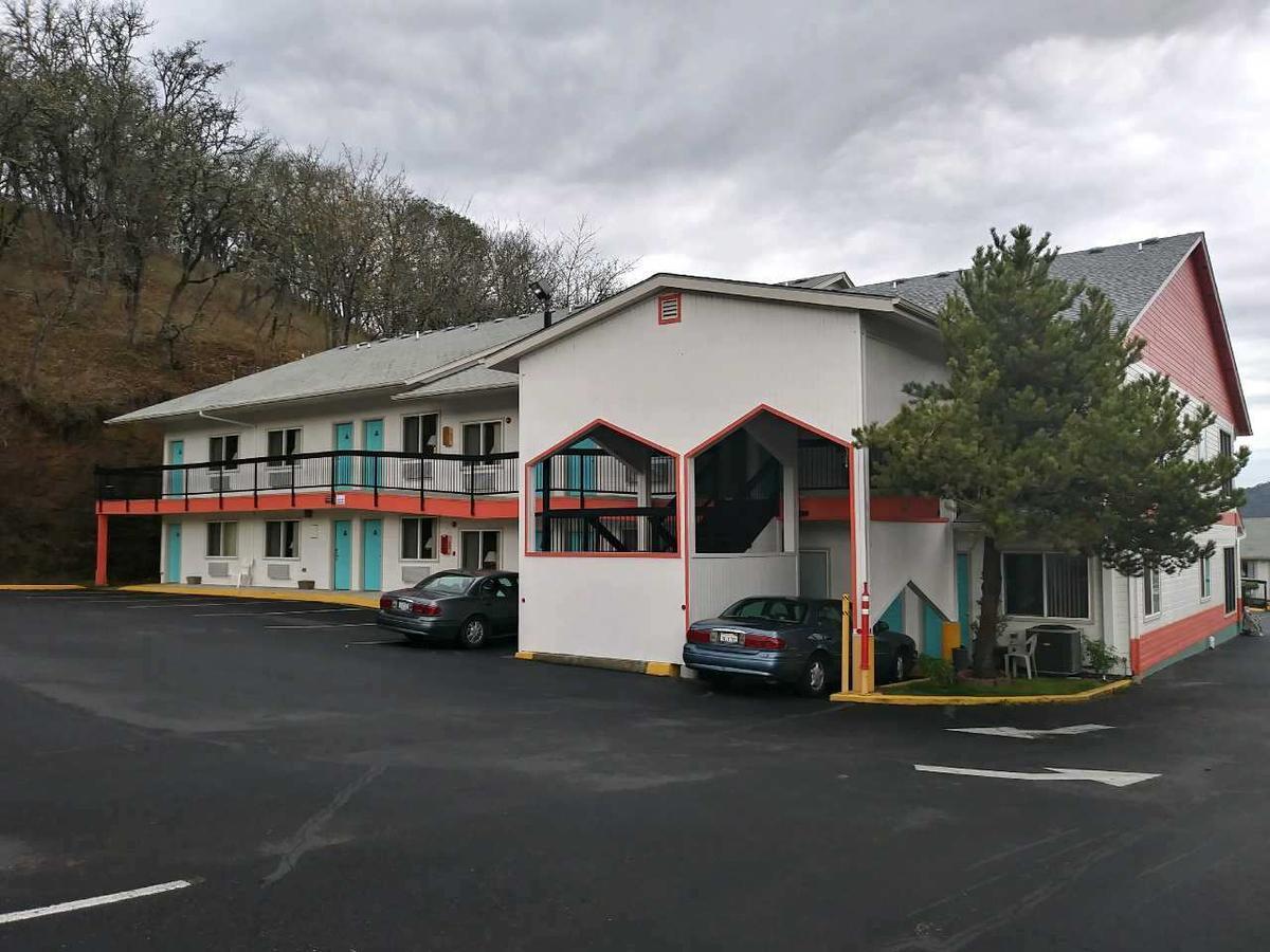 Howard Johnson By Wyndham Roseburg Extérieur photo