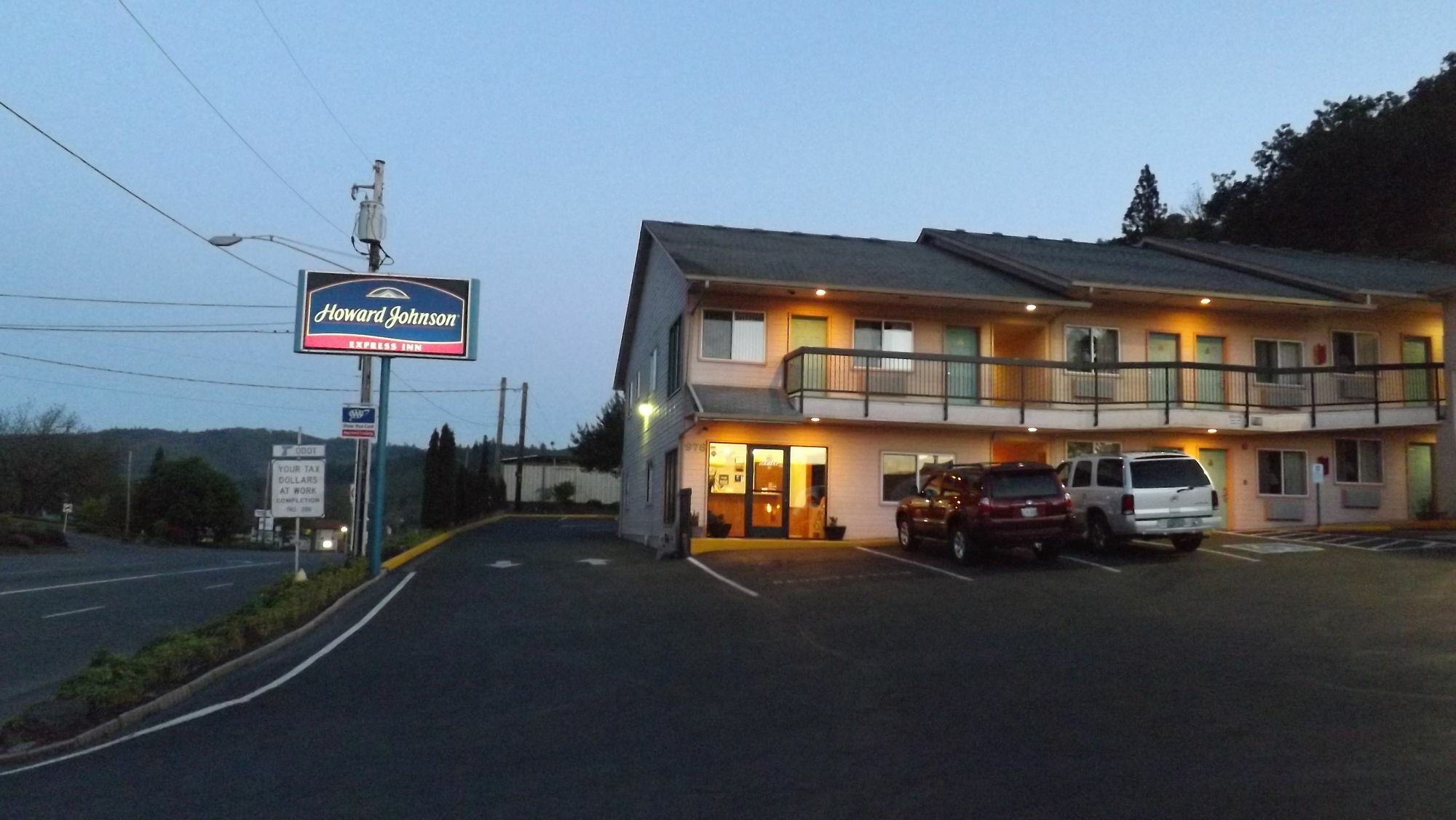 Howard Johnson By Wyndham Roseburg Extérieur photo
